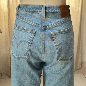 Levi's Ribcage Straight Leg Jeans